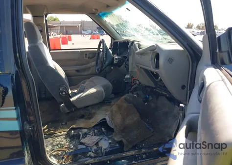 2002 Chevrolet S-10 Ls from USA, damaged, VIN 1GCCS19W028148335